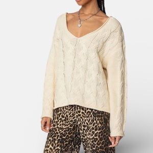 Edikted cable knit v-neck oversized sweater - size small